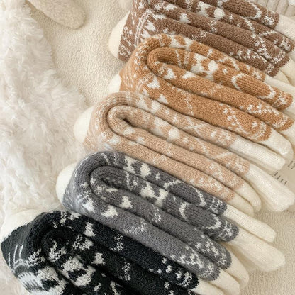 Thick, warm winter socks with an ethnic diamond print.