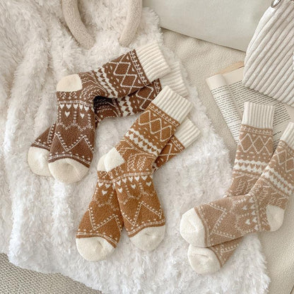 Thick, warm winter socks with an ethnic diamond print.