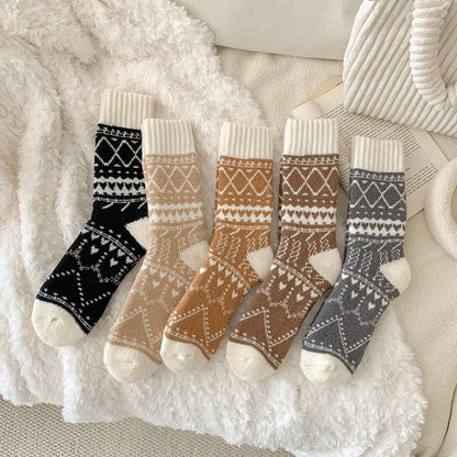 Thick, warm winter socks with an ethnic diamond print.